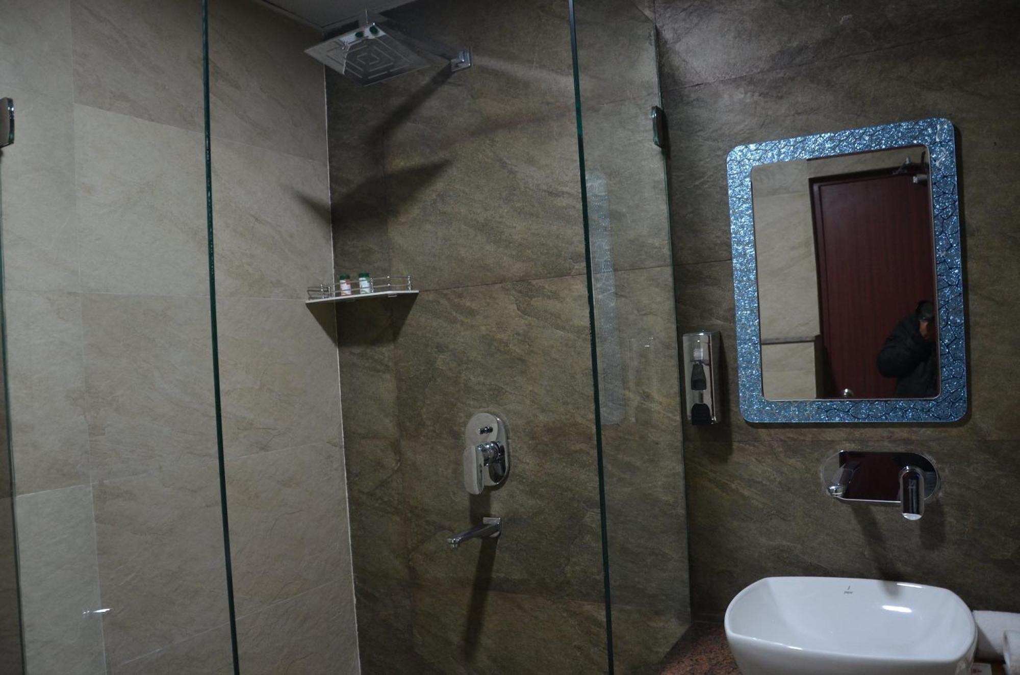 Fabhotel Roselle Inn Lucknow Eksteriør bilde